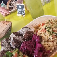 Heppy Vegan Plate und Fizzy Lemonade at Heppy Green in Frankfurt