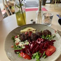 Viva las Vegans salad with lemonade  at Heppy Green in Frankfurt