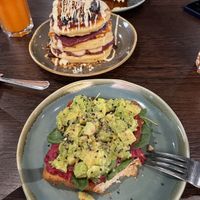 Vegane Pancakes und Avocado Toast  at Base Coffee in Bamberg