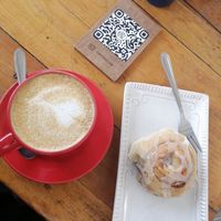 Cappu roll canela $5.000 at Café Raíz in Santiago