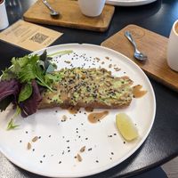Avo on toast at Arvo Specialty Coffee (Guggenheim) in Bilbao