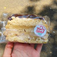 Bolo com recheio de brigadeiro branco at Make a Wish Cozinha Vegana in Belo Horizonte