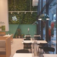 plenty of seats at Crispy Fresh in Seoul