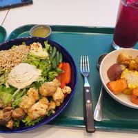 Tofu hummus bowl, side veg, beet juice at Crispy Fresh in Seoul