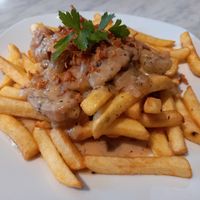 Loaded papas. Heura en salsa de vino y cebolla. at Vida Cafe in Barcelona