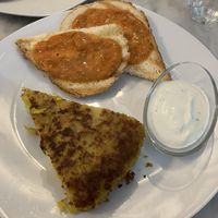 Tortilla de patatas y pan con tomate  at Vida Cafe in Barcelona