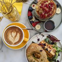 bagel with tofu and blueberry pancakes at Sunny Side Up - Nordend in Frankfurt