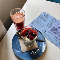 ‘Detox’ mix of juices and ‘Overnight oats'  at NOMADS in Colares