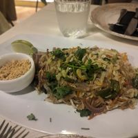 Vegetable pad thai at Kiwi in Santorini