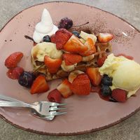 Warme waffle 🙏🏽🧇 at Verde in Karlsruhe