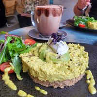 Tofu Scramble auf Haferpancake at Verde in Karlsruhe