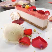 Panna Cotta mit Pistazieneis beim Valentinstagsmenü at Verde in Karlsruhe