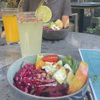 Limonade Verde und mit Mango, Beilagensalate  at Verde in Karlsruhe
