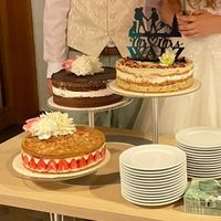 Die Blumen haben wir privat angebracht. Die Sorten waren Pistazien, vanille/Erdbeere und Kinder Pinguin at Verde in Karlsruhe