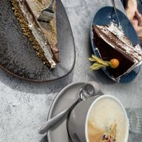 Dubai Crunch, Milchschnitten-Torte und Cappuccino ☕️  at Verde in Karlsruhe