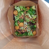 Salat mit Crunchy Falafel, Brokkoli und Kichererbsen at Pottsalat Green Club in Dortmund