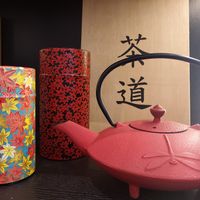 Teapots and tea tins at Teapots in Madrid