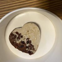 der vegane Schokokuchen als Dessert ist nicht weiterzuempfehlen😡 at Submarine in Rijeka