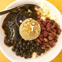I love how you can customize your order with pretty much anything you want. at Snowflake in Petaling Jaya