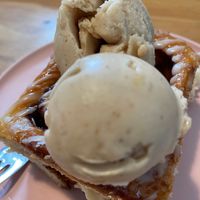 Cinnamon roll with 2 balls of peanut butter ice cream at Der Dicke Schmidt - Neustadt in Dresden