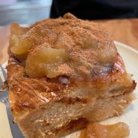 Cinnamon roll with apple cinnamon compote topping at Der Dicke Schmidt - Neustadt in Dresden