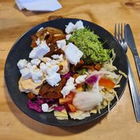 Kartoffel Schmidt mit Kebab, Kräutersauce, Pesto und Feta at Der Dicke Schmidt - Neustadt in Dresden