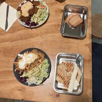 Gyros Teller (unten) und Kartoffel Schmidt (oben) + Leberkäse extrLeck  at Der Dicke Schmidt - Neustadt in Dresden