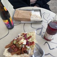 Die Kombination mit Essiggurken ist wirklich besonders gut  at Der Dicke Schmidt - Neustadt in Dresden