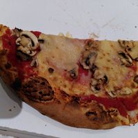 pizza magherita (in vegan) + pilze at Pizza Safrano in Wiesbaden