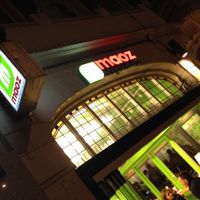 outside at night  at Maoz - Damrak in Amsterdam