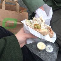 Pitta (regular) and some fries 🤤 at Maoz - Damrak in Amsterdam