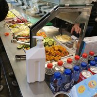 You take the vegetables by your own at Maoz - Damrak in Amsterdam