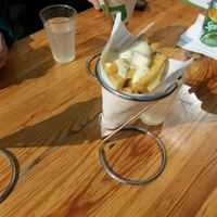 Fries with garlic sauce at Maoz - Damrak in Amsterdam