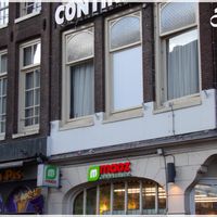 Outside at Maoz - Damrak in Amsterdam