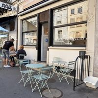 Outdoor seating at Happy Bowl in Biel