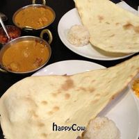 Crunchy naan and curry at Shama Vegetarian Indian Restaurant in Osaka