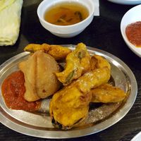 烤餅套餐餐前小炸物 at Shama Vegetarian Indian Restaurant in Osaka