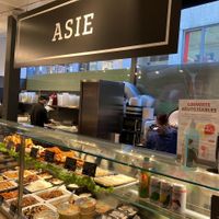 Asian prepared food station at MANOR in Lausanne