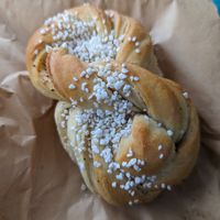 cardamom bun at Lundgrens Bageri in Oesterfaernebo