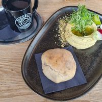 Hummus with bread at Bloomell in Olten