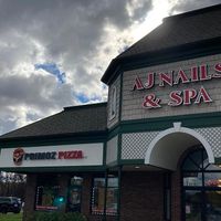 Exterior in strip mall at Primoz Pizzeria in Mentor