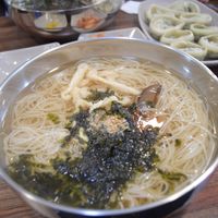Vegan kalguksu and mandu at Daom Noodle 다옴국수 in Seoul