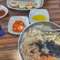 Traditional noodels and dumplings at Daom Noodle 다옴국수 in Seoul