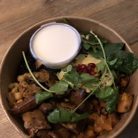Vegan Chicken Avocado Bowl with Yuzu-Dressing 🍲   at Beets & Roots  in Stuttgart