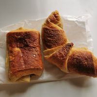 Pain au chocolat et croissant, 2,50€ +2€ at Taylor's Cafe in Brussels