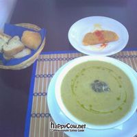 Lovely Courgette soup and vegan aperatif at Vegetariano El Calafate in Malaga