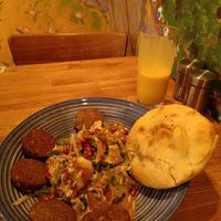 Falafel Teller 🧆 very tasty! at Gaia Kitchen in Vienna
