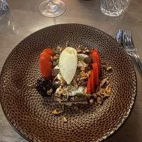 Gebakken walnoten,ingelegde aardbeien, tuti frutti en chocolade fudge met koekbodem   at Dijk9 in Eindhoven