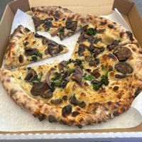 I am once again getting the mushroom pizzaa  at Pizza Creature in Portland