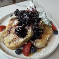 Die Berry Pancakes (optional vegan), 9,50€ und sehr lecker   at Café Kuckhoff in Halle
